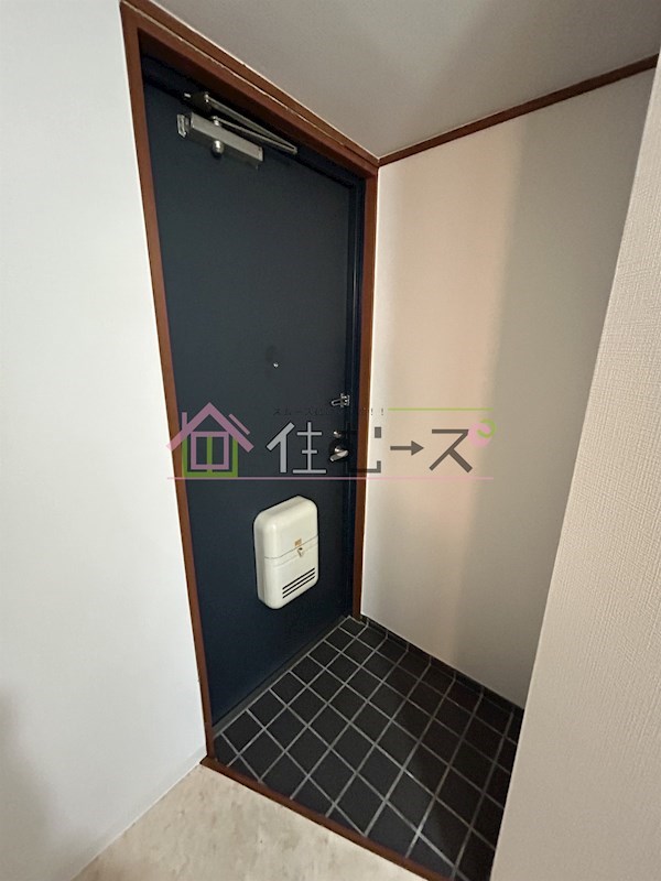 ボンジュールビル 玄関