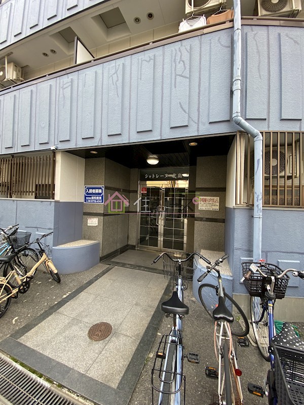 シャトレーヌ北島 エントランス