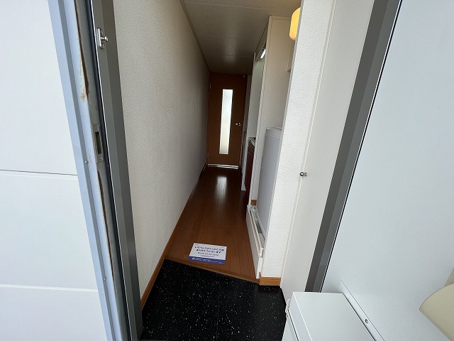 レオパレスメルツェⅢ 玄関