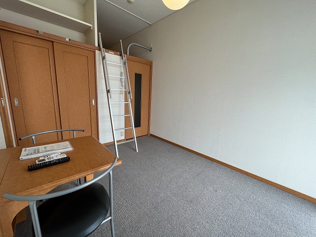 レオパレスメルツェⅢ ベッドルーム