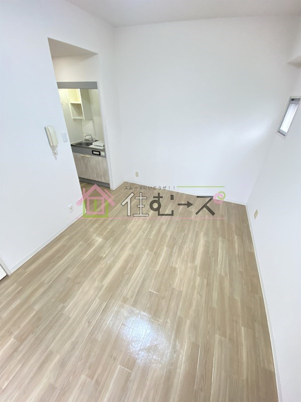 東三国エンシンビル リビング