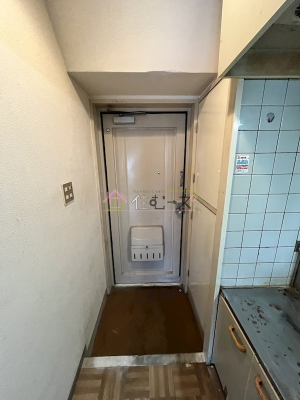 サンビル勝山北　 玄関