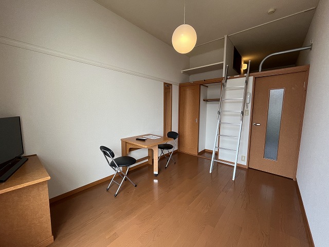 レオパレスセルボ ベッドルーム