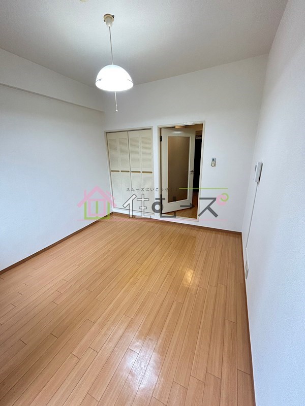 ノアーズアーク桃谷駅前 リビング