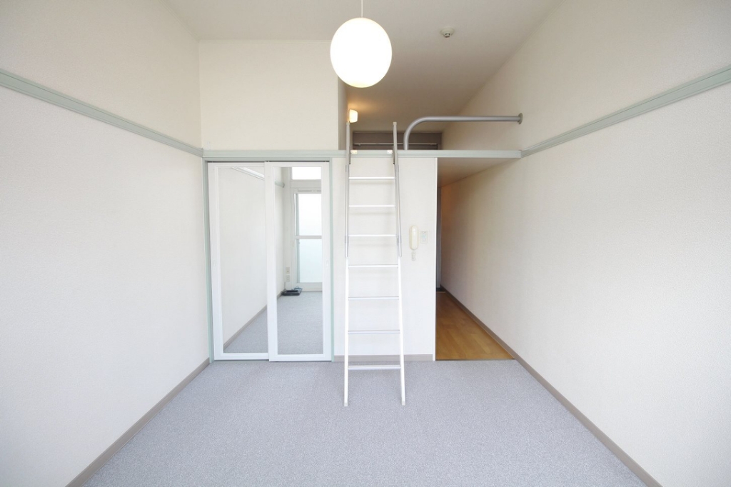 レオパレス住吉伍番館 リビング
