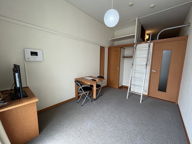 レオパレスメルツェⅢ ベッドルーム