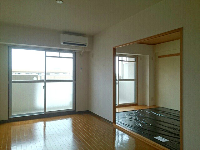 アフロディ布市 リビング