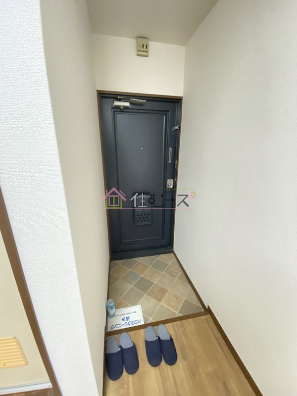 南森町ロイヤルハイツ 玄関