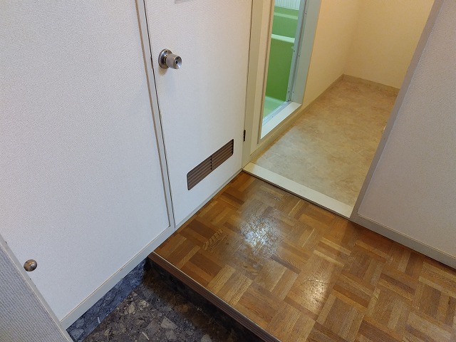 レオパレス康徳ハイツ 玄関