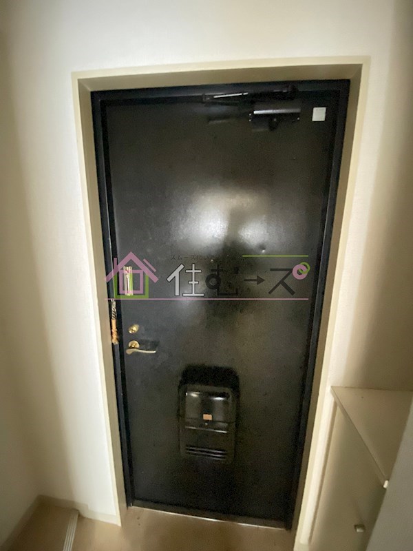 ロイヤル巽 玄関