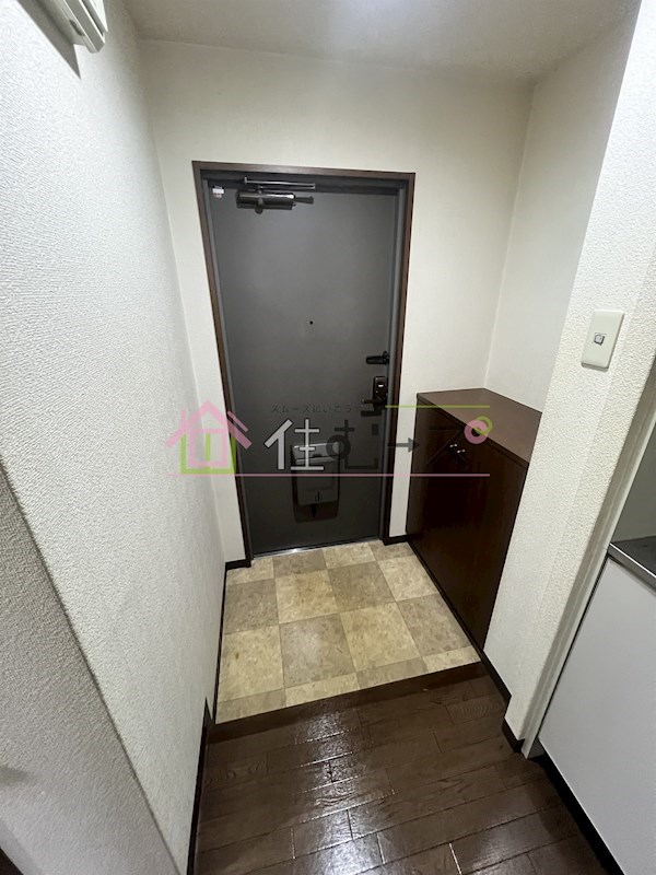 本町井出ビル 玄関