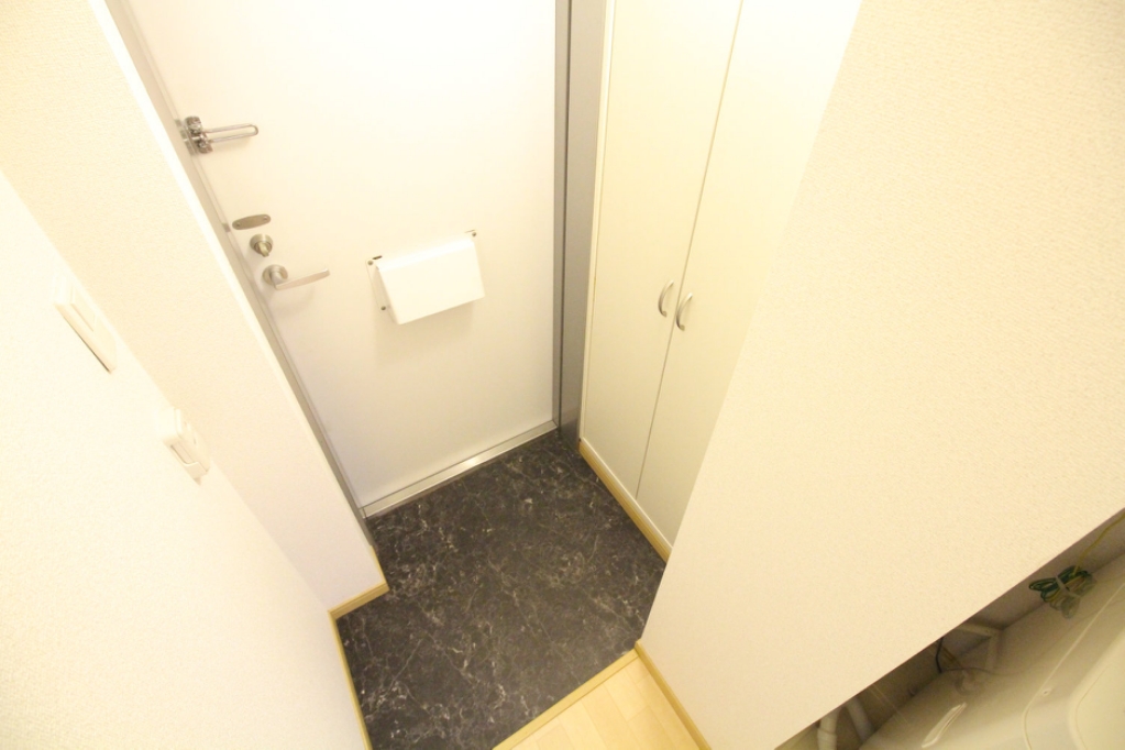 レオパレス寿 玄関
