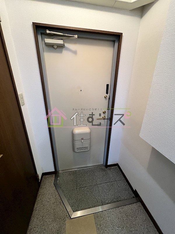 ビルシャナ長居 玄関