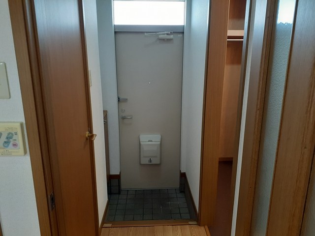 メゾンラフィーネ 玄関