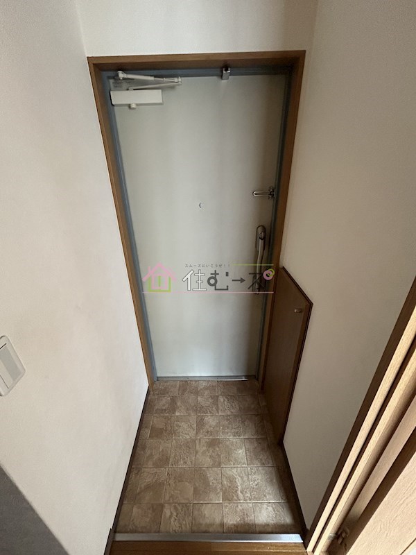 アムズコート勝山 玄関