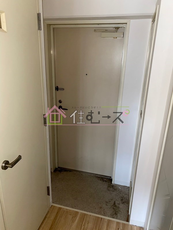 ロイヤルハイツ西淡路PartⅡ 玄関