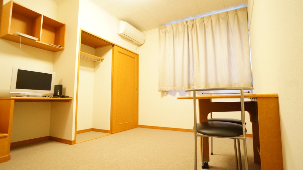 レオパレス畑山 ベッドルーム
