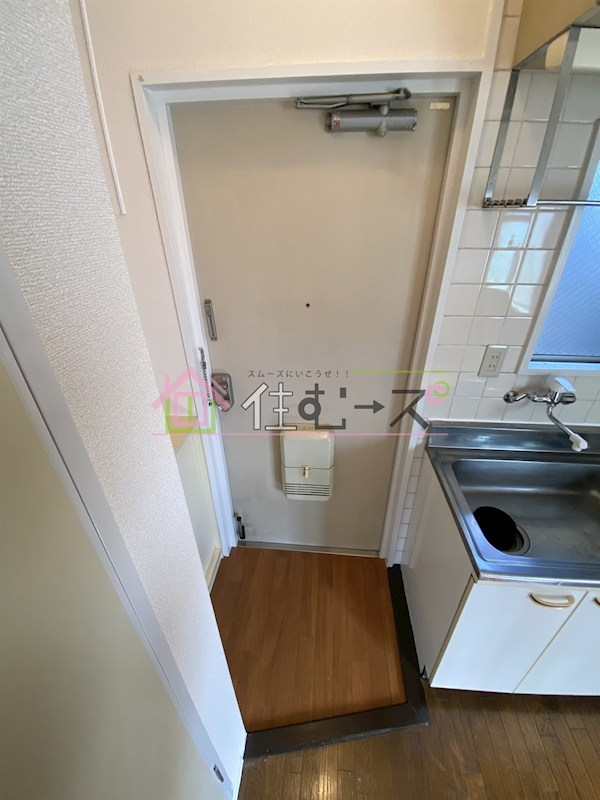 シティ岸里 玄関