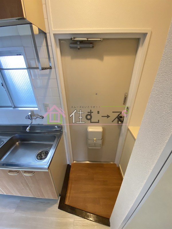 シティ岸里 玄関