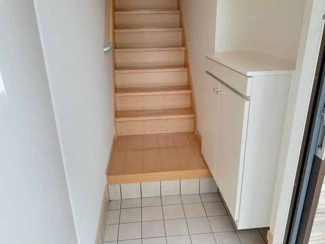 ゾーナ・オヴェスト 玄関