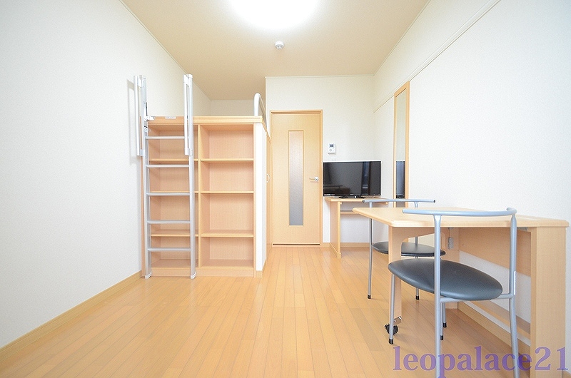 レオパレスフォンターナ内本町 リビング