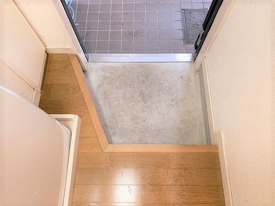 レオパレス白糸 玄関