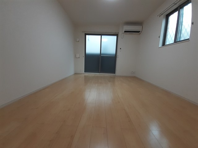 Ｅ，Ｈｏｕｓｅ リビング
