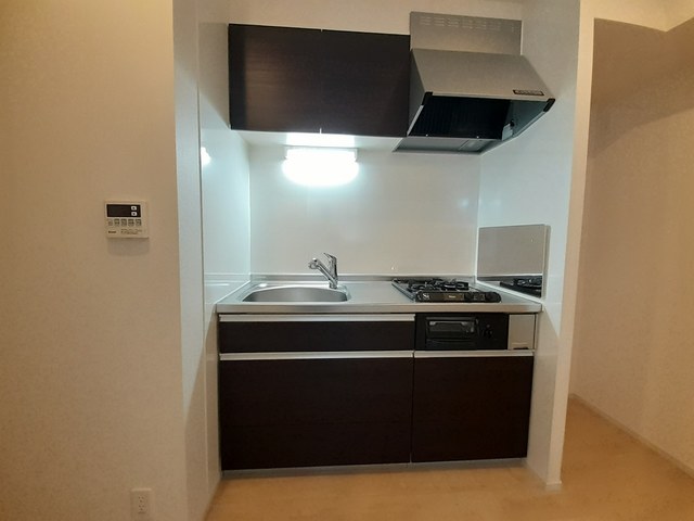 Ｅ，Ｈｏｕｓｅ キッチン
