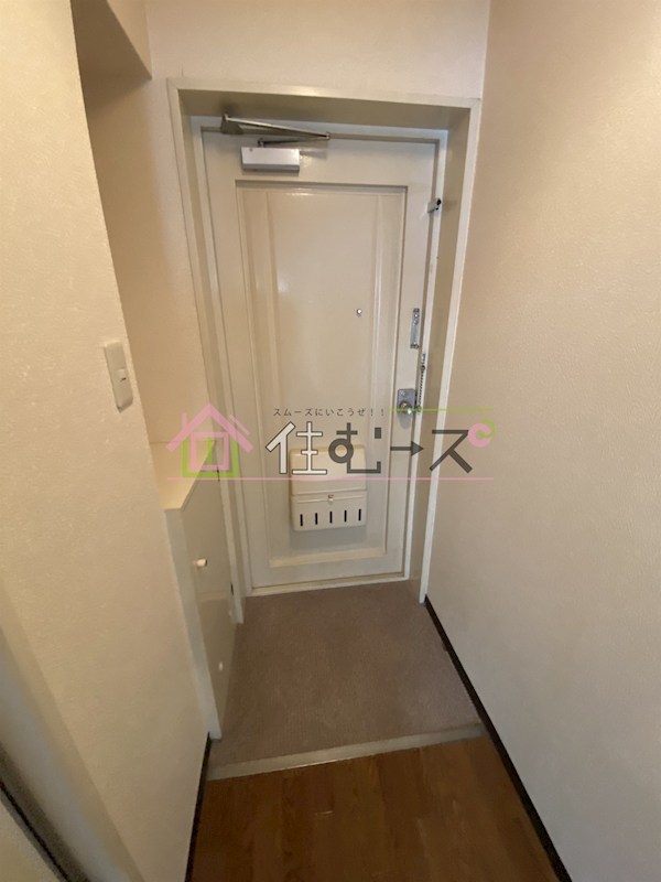 ファースト赤川 玄関