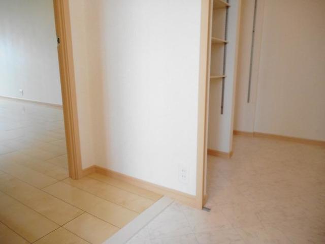 シェリール河崎３ 玄関
