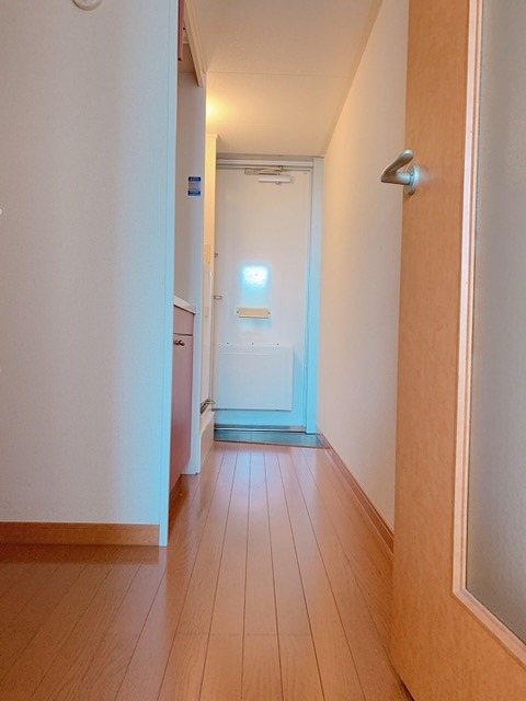 レオパレスフルール 玄関