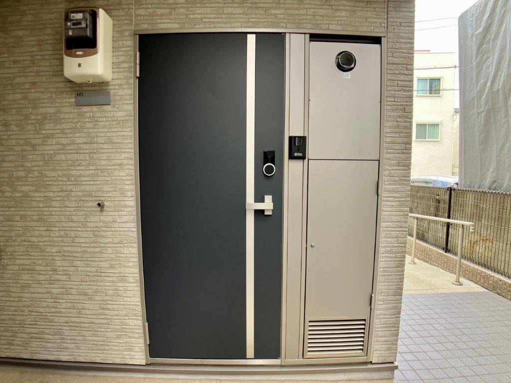 クレイノ清水せいわ 玄関