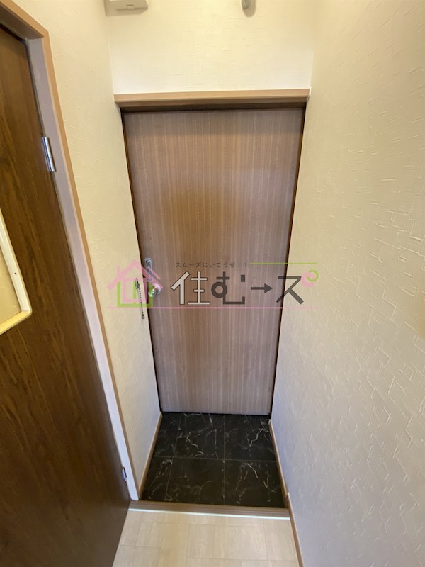 プレスト東加賀屋 玄関