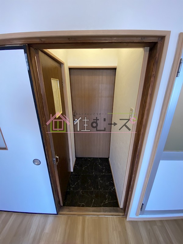 プレスト東加賀屋 玄関