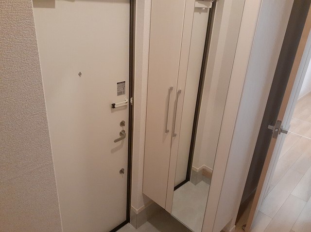 プラシード上泉 玄関