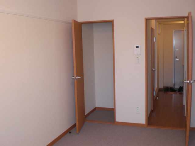 レオパレス三津屋北Ⅱ リビング