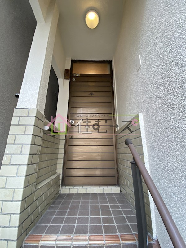 大東町1丁目貸家 玄関