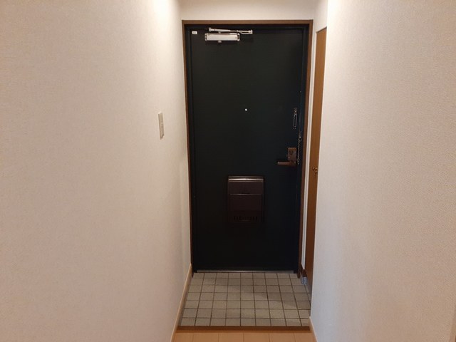 シャトレー多田 玄関