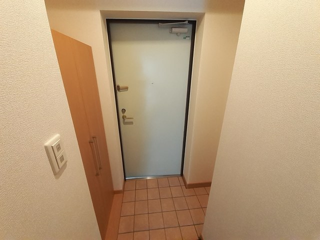 ドマ－ニ 玄関