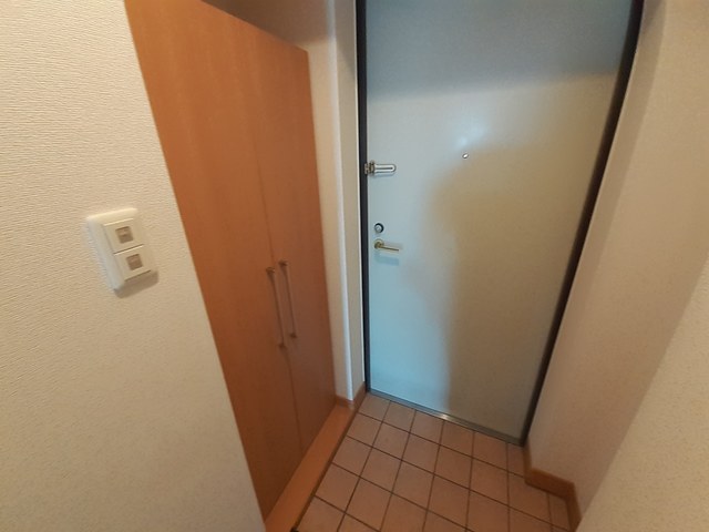 ドマ－ニ 玄関