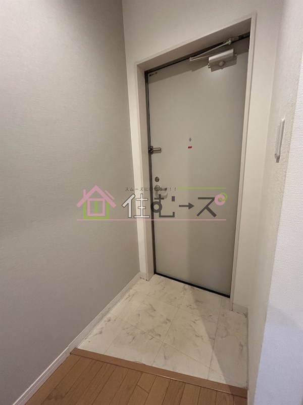 レジア三津屋南 玄関