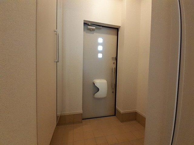 ビラカルロッタ 玄関