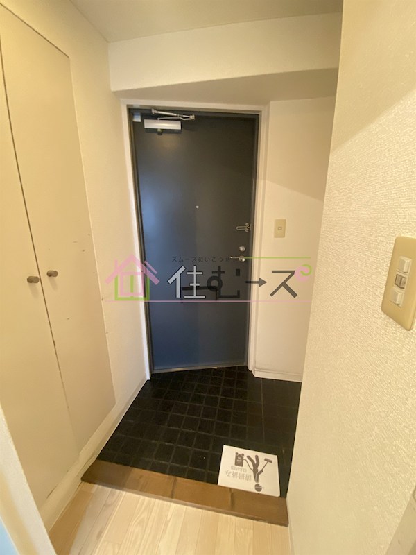 シロハイヌ弁天町 玄関