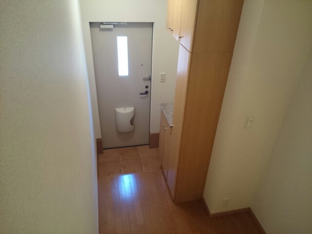 メゾンソレイユ 玄関