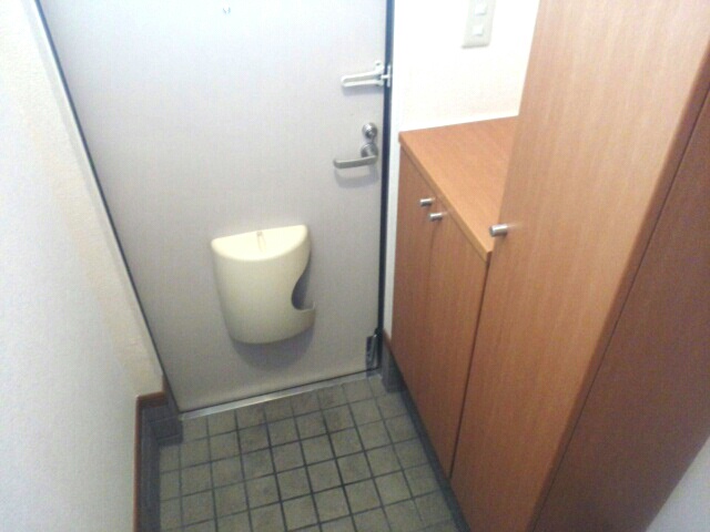サンヒルズ　（五条町） 玄関