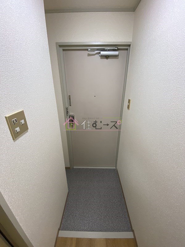 ホワイトビル 玄関