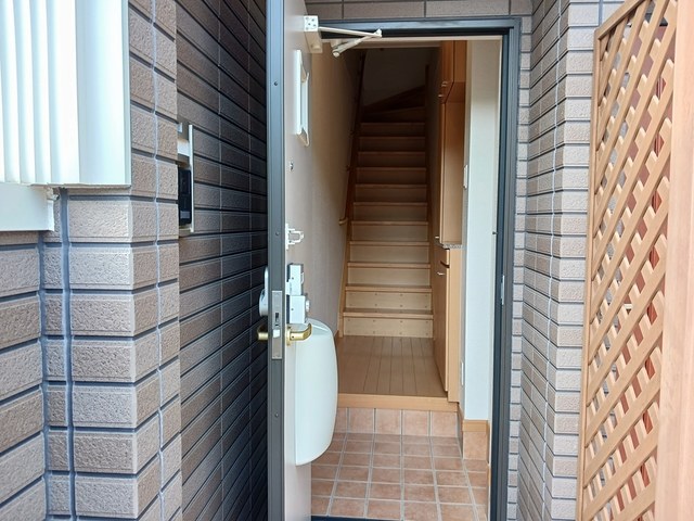 サンリットヒルＥ 玄関