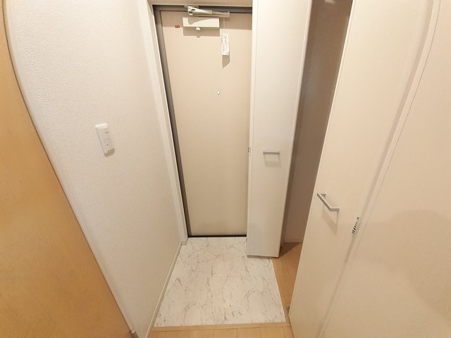 アルバーダ　クワトロ 玄関