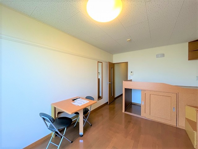 レオパレス箱作ウエスト ベッドルーム