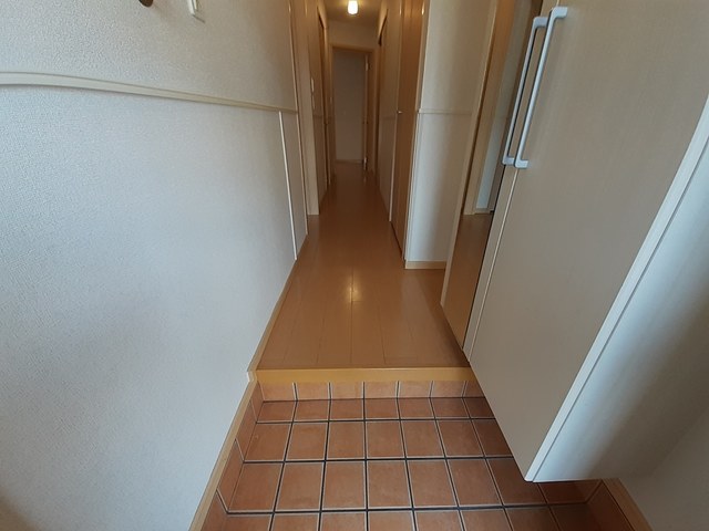 プラティーク　南楠葉 玄関